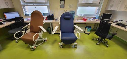 Medical blood collection chair for professional blood collection procedures