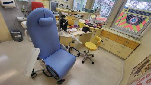 Medical blood collection chair for professional blood collection procedures